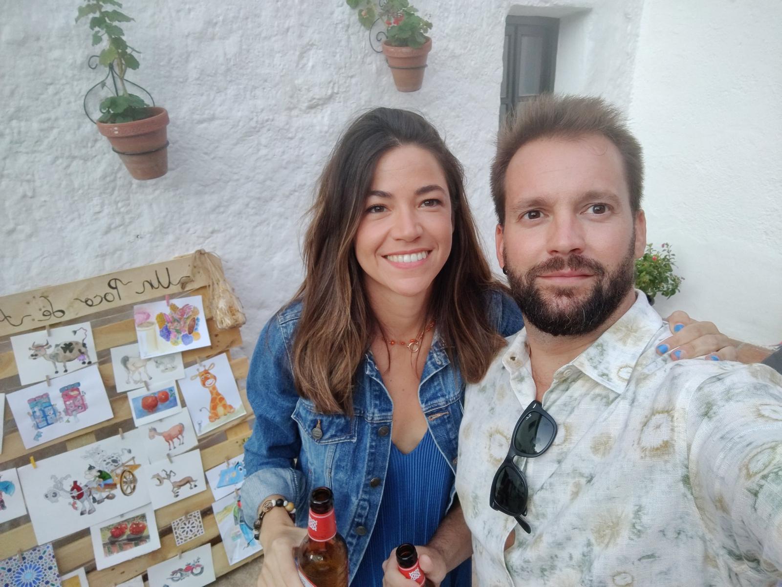 Eva y Kisko sonriendo